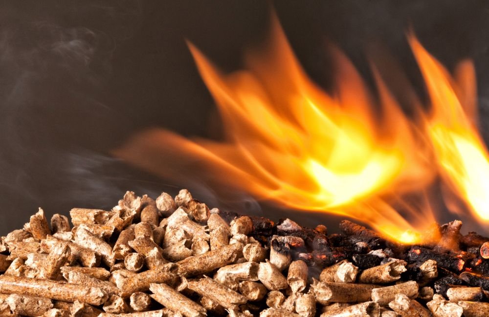 Pellets de madera preparados como combustible para calefacción